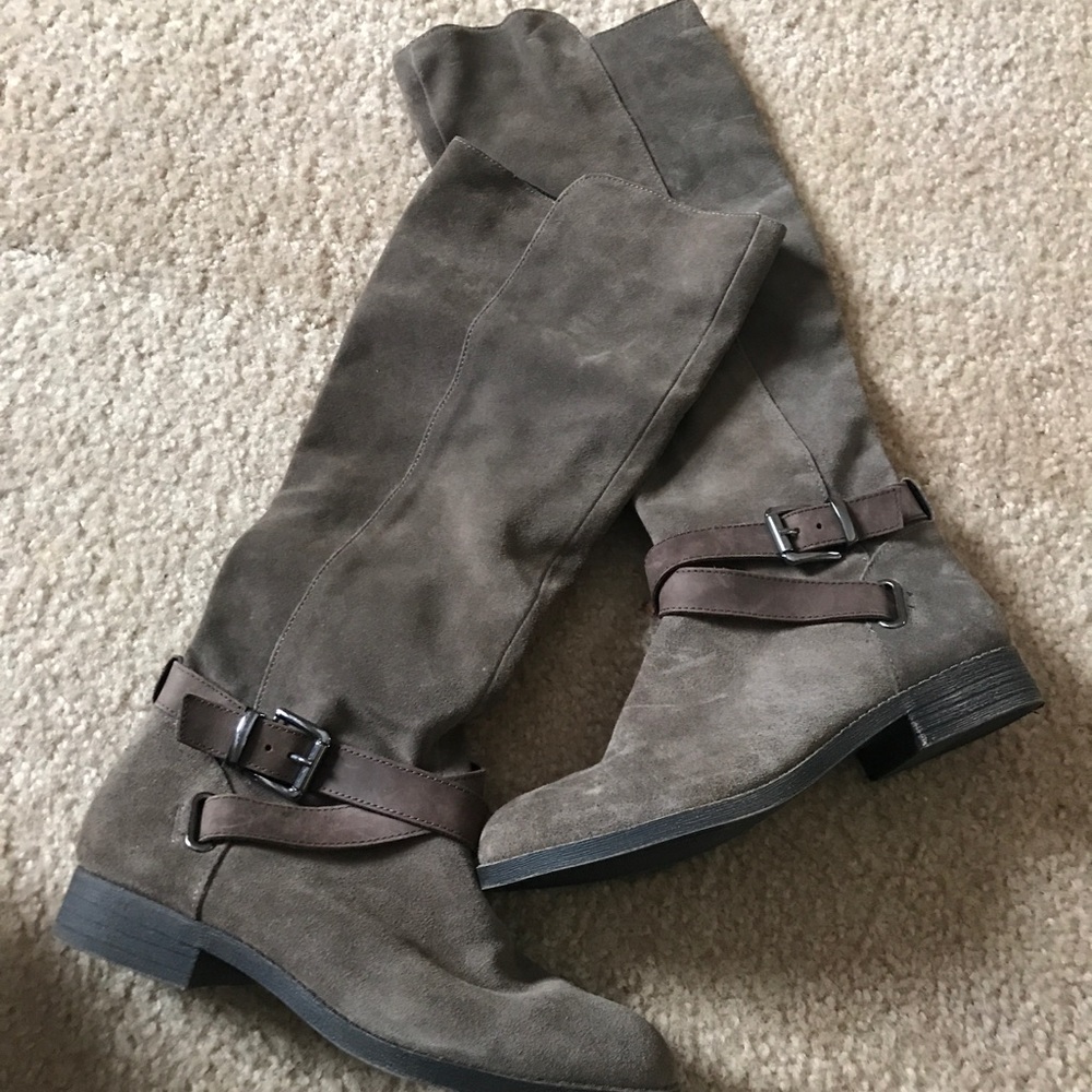 Taupe boots